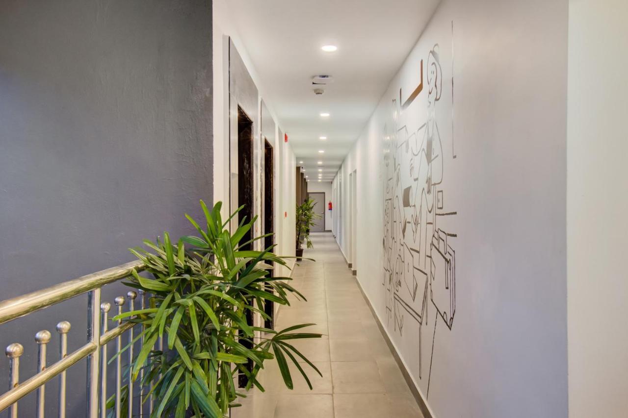 Oyo Townhouse 061 Gcda Kakkanad Signal Hotel Kochi Exterior photo