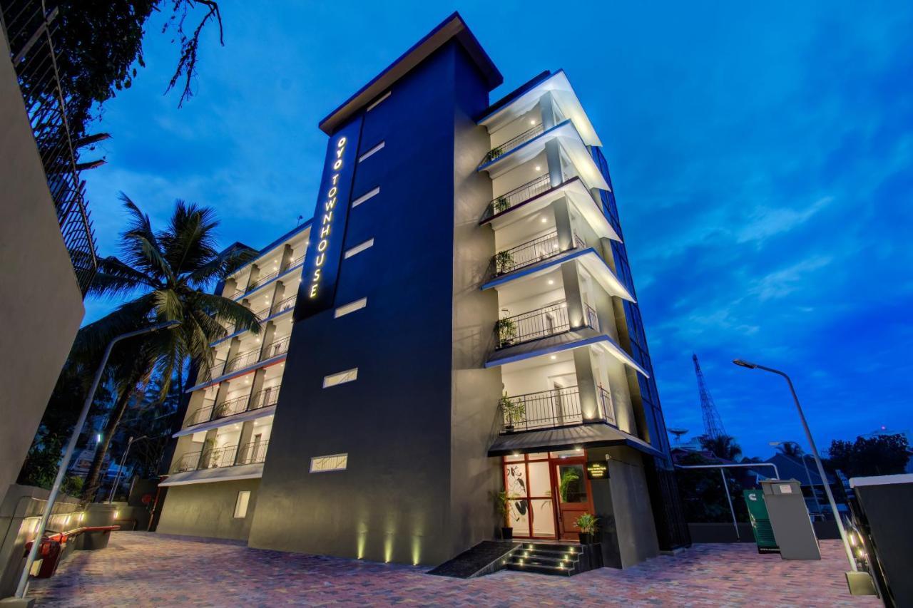 Oyo Townhouse 061 Gcda Kakkanad Signal Hotel Kochi Exterior photo